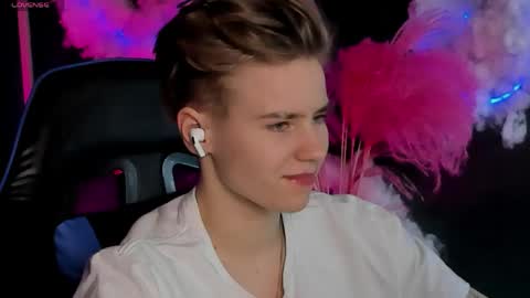 jean_wilsons online show from April 18, 11:13 am