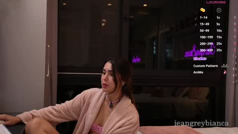 Snapshot of jeangreybianca chatting on October 20, 7:39 pm Bianca online show from October 20, 7:39 pm