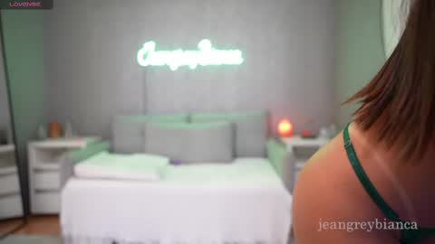 Snapshot of jeangreybianca chatting on February 10, 8:31 pm Bianca online show from February 10, 8:31 pm