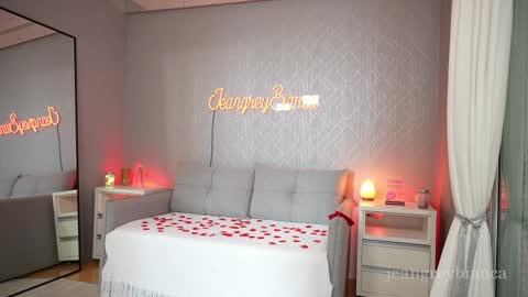 Snapshot of jeangreybianca chatting on February 14, 7:44 pm Bianca online show from February 14, 7:44 pm