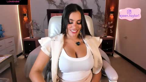 Jeen Taylor online show from April 25, 8:17 pm