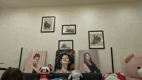 Dolly online show from April 22, 1:30 pm