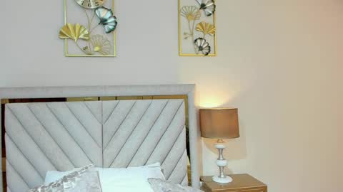 jenner_madison online show from April 24, 12:30 pm