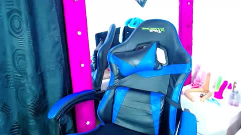 jenn online show from February 3, 6:22 am