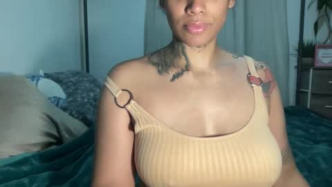 Snapshot of jenni_cash chatting on January 20, 7:25 am Mistress Jenni online show from January 20, 7:25 am