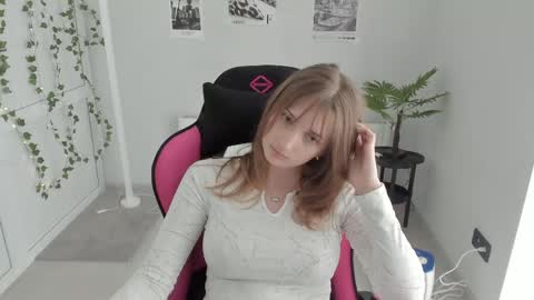 Karla online show from April 23, 1:46 pm