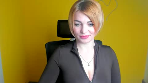 Jennifer online show from April 24, 11:57 am