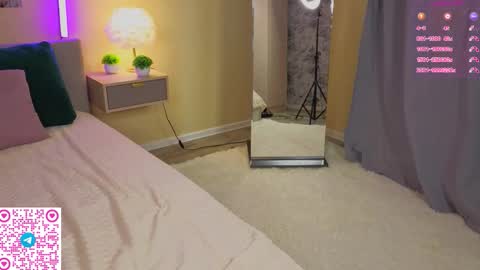 Jennifer hayess online show from March 10, 2:04 am