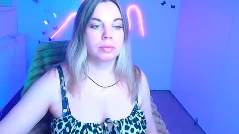 Jennifer online show from April 28, 11:47 am