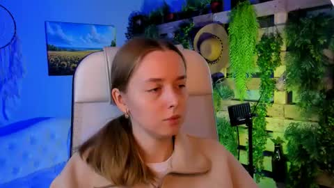 Snapshot of jennifergraces chatting on October 6, 9:37 am Jennifer online show from October 6, 9:37 am