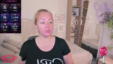 Snapshot of jenniferlight chatting on October 22, 8:03 pm Jennifer online show from October 22, 8:03 pm