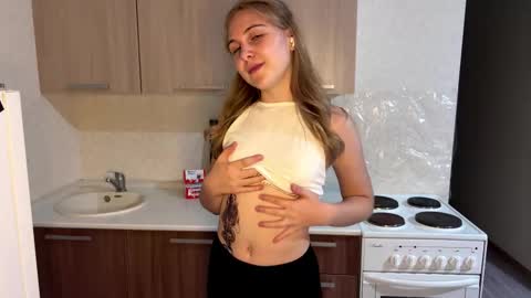 Emilia online show from October 10, 3:28 pm