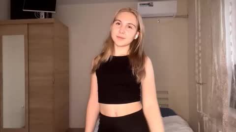 Emilia online show from November 2, 1:25 pm