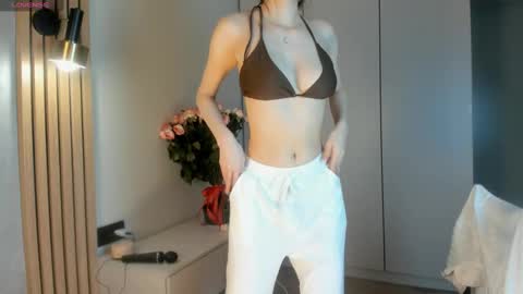 call me Jenny online show from February 5, 4:37 pm