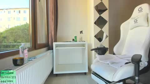 infamous blondiechloe.             Jennyjennywildd online show from April 26, 1:42 pm