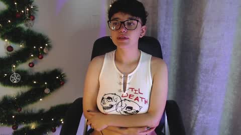 Snapshot of jero_harper1 chatting on December 15, 1:43 pm jero harper1 online show from December 15, 1:43 pm