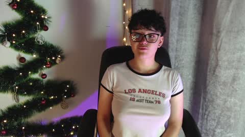 Snapshot of jero_harper1 chatting on December 6, 8:39 pm jero harper1 online show from December 6, 8:39 pm