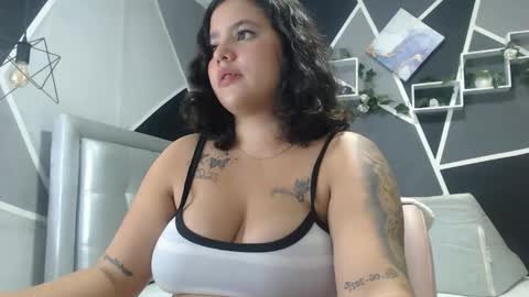Snapshot of jess_beauty chatting on February 5, 11:28 pm jess beauty online show from February 5, 11:28 pm