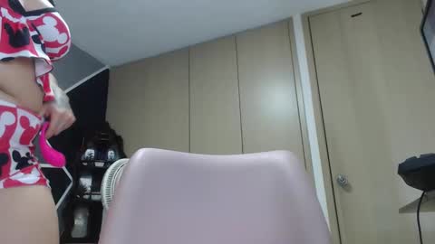Snapshot of jess_beauty chatting on February 22, 9:53 pm jess beauty online show from February 22, 9:53 pm