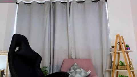 Snapshot of jessey_adams chatting on February 21, 3:10 pm bella adams online show from February 21, 3:10 pm