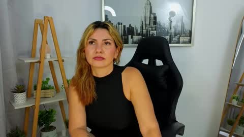 Snapshot of jessey_adams chatting on September 30, 8:03 pm bella adams online show from September 30, 8:03 pm