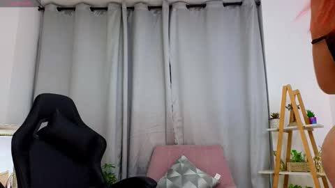 Snapshot of jessey_adams chatting on February 21, 1:55 am bella adams online show from February 21, 1:55 am