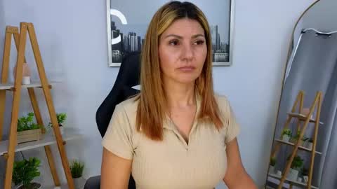 Snapshot of jessey_adams chatting on September 27, 7:43 pm bella adams online show from September 27, 7:43 pm