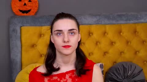 Jessica White online show from December 22, 5:10 am