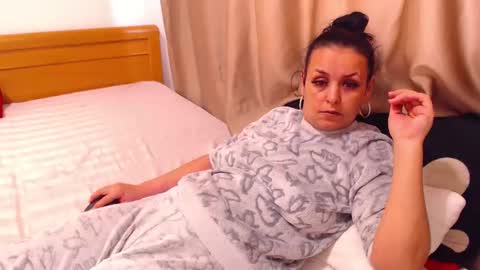 jessiestar3 online show from April 22, 6:54 am