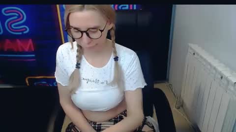 Snapshot of jessikaalba chatting on December 18, 8:20 am Victoria online show from December 18, 8:20 am