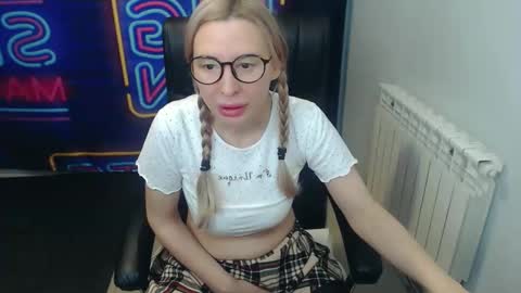 Snapshot of jessikaalba chatting on December 19, 8:24 am Victoria online show from December 19, 8:24 am