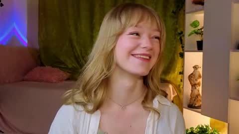 Gwen online show from April 26, 8:28 pm