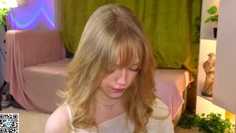 Gwen online show from April 25, 8:17 pm