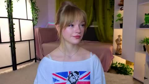 Gwen online show from April 22, 9:23 pm