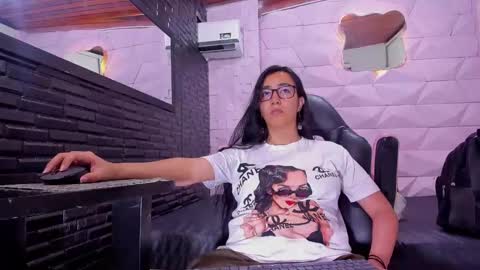 Queen online show from March 9, 7:37 pm