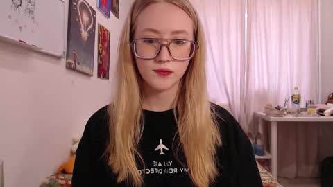 joan_kiss online show from October 20, 9:34 am