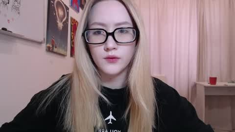 joan_kiss online show from April 6, 7:31 am