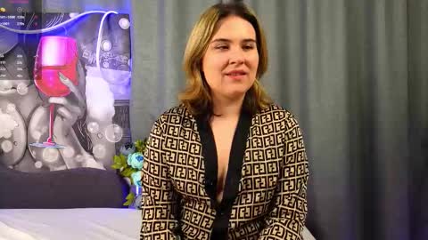 Snapshot of joann_dean chatting on September 25, 7:23 pm online show from September 25, 7:23 pm