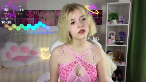 Paula online show from March 6, 7:32 pm