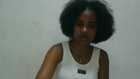 joliedonnue online show from December 4, 8:31 pm