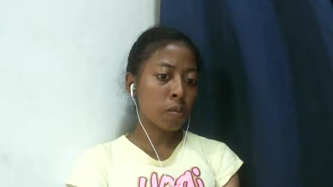 joliekah27 online show from February 19, 7:35 pm