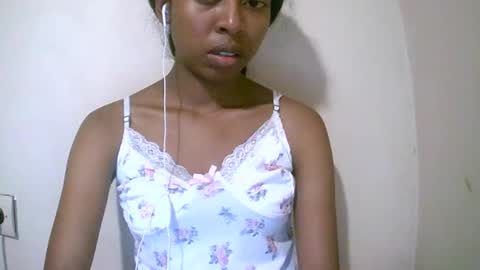 joliekah27 online show from April 18, 7:58 pm