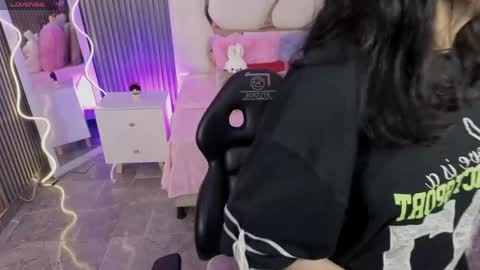 Joselyn  online show from April 21, 12:01 pm