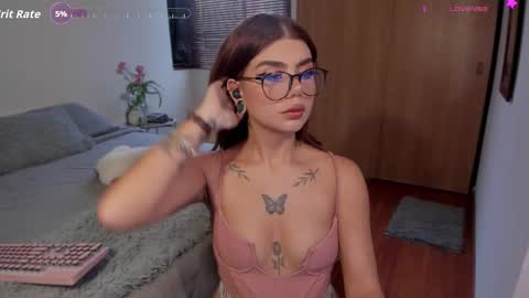 josephine   independent model    online show from December 15, 10:15 pm