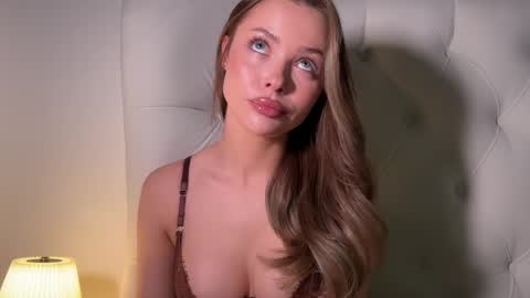 Jennie and Sophia online show from April 24, 11:46 am