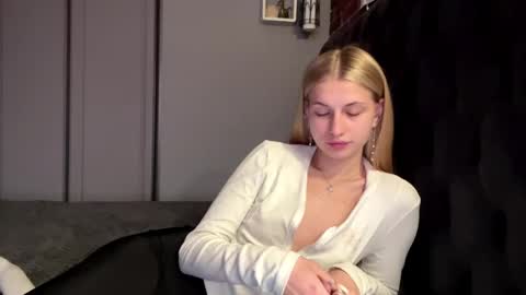 Lola online show from April 18, 6:16 am