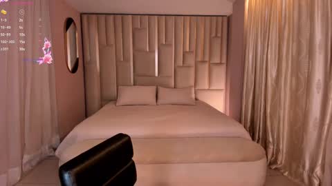 Juanita Clay online show from September 18, 12:15 pm