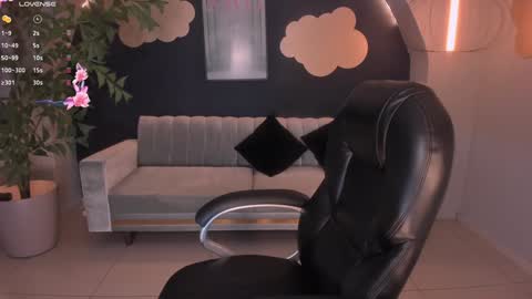 Juanita Clay online show from February 6, 7:51 pm