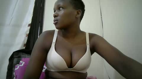 juicy_bella2 online show from October 11, 8:19 am