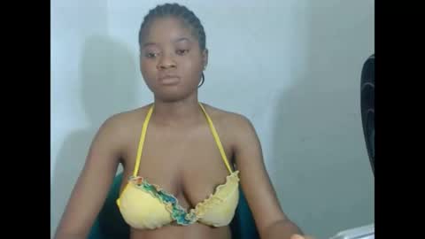 juicynpinkx online show from March 19, 11:47 am